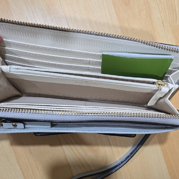 Kate Spade Shiny Light Gray Wristlet with Bow - Picture 3 of 4